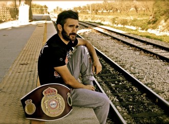 El campeón del mundo de Kick-boxing cuelga sus guantes
