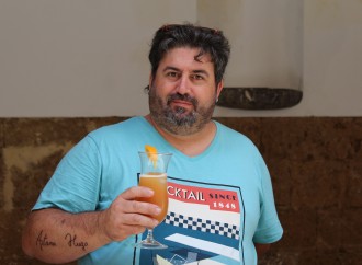 “Aigua de la Marina”, el primer cóctel que elaboró el benissero Miguel Ángel Julia Fluxà