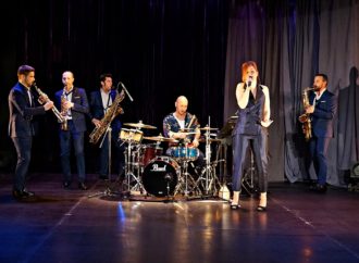 Púrpura Pansa nos invita con su “Sexo Confinado” a hacer más el amor….