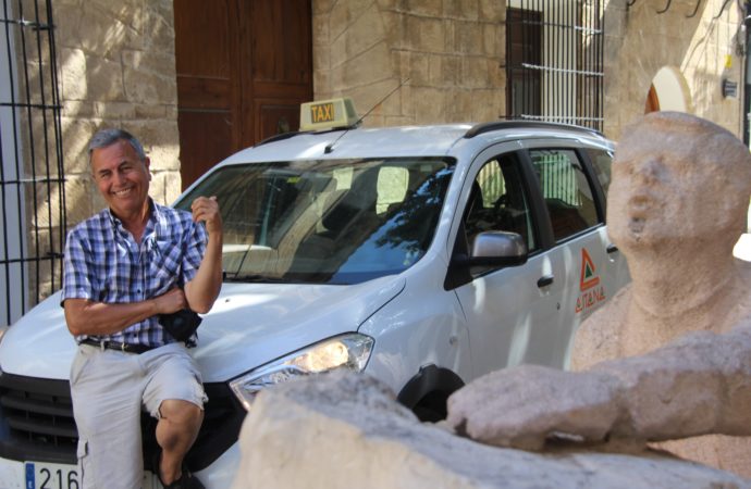Ambrosio García Campos para el taxímetro tras 35 años de profesión