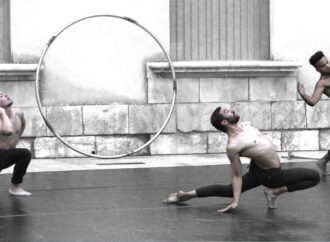 La danza contemporánea y el arte circense de “Indala” invanden Benissa