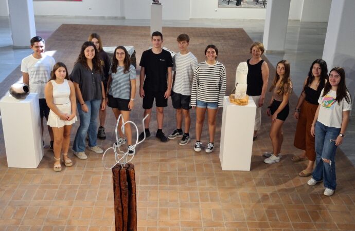 A los alumnos del IES Josep Iborra de Benissa les encanta la “Mostra d’Art”