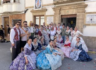 Un decret d’alcaldia ordena a El Poble Nou de Benitatxell que els homes es visten de dona i les dones d’home