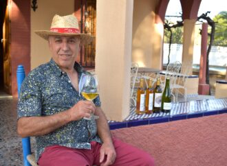 Defensors del Moscatell, los guardianes de nuestra uva, brindan por la tierra y el futuro