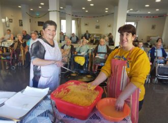 Los buñelos de Pepa y María endulzan la Residencia San Joaquín y Santa Ana de Benissa