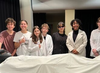 Los alumnos de l’Escola de Teatre Municipal de Teulada presentan “Pronóstico Reservado”