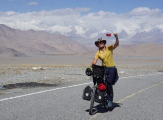 Teulada Moraira-China en bicicleta: Edgar Espinosa llega a su destino tras pedalear 10.000km