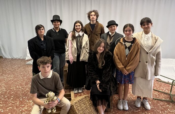 Los alumnos de Rosa Catalán y Laura Lemus inauguran su junio teatral en Teulada