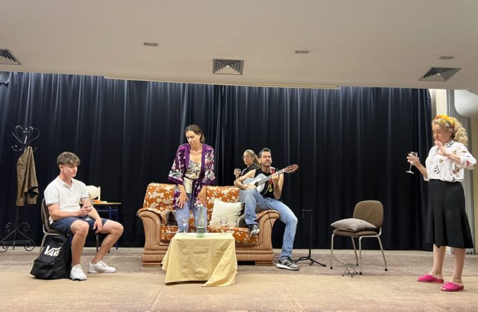 Estreno de la obra teatral “Ruido” a cargo del grupo adulto de la Escuela Municipal de Teatro de Teulada