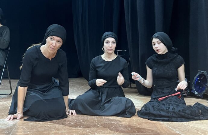 Ondara commemora el 25N amb la representació teatral de “La Casa de Bernarda Alba”