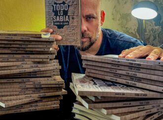David de Loro, el cineasta que dejó sin aliento a Benissa en Corto con “Habitación 7”, presenta su primer libro “Todo lo sabía