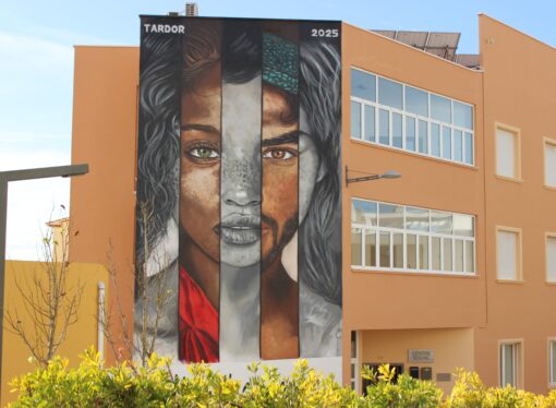 Tardor crea un mural espectacular sobre la riqueza cultural y humana de Benitatxell