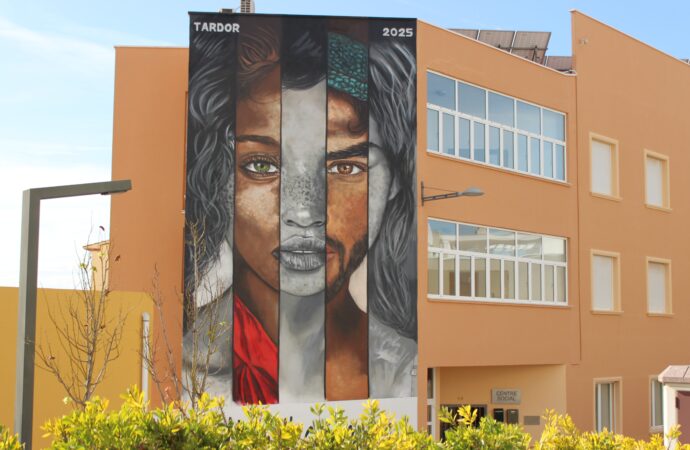 Tardor crea un mural espectacular sobre la riqueza cultural y humana de Benitatxell