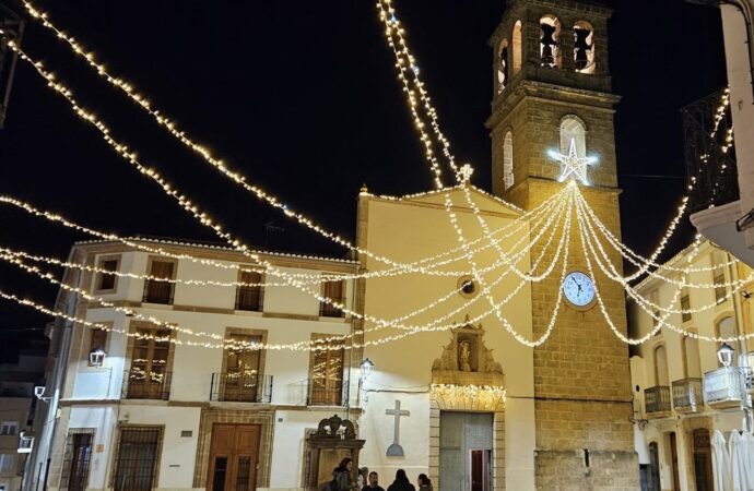 La Navidad llena de luz y tradición las calles de Gata