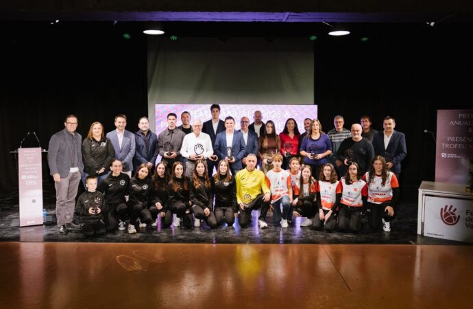 L’Escola Municipal de Pilota d’Ondara rep el premi “Paco Cabanes, el Genovés”