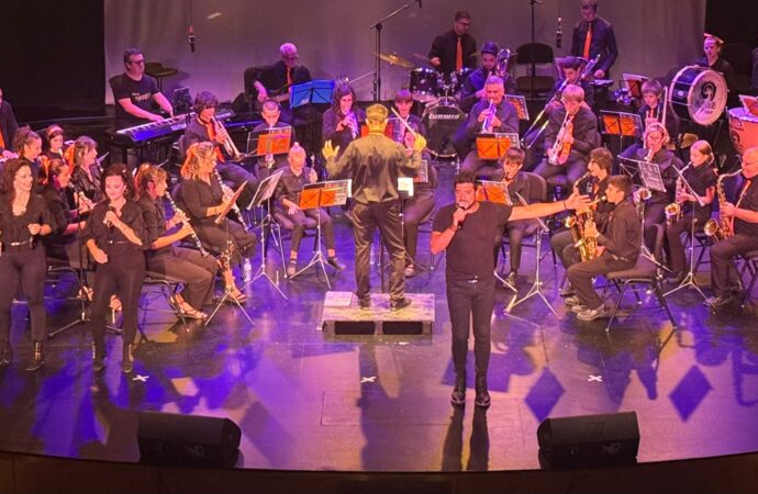 La Banda CLAUdeFA de Calp rinde tributo a Camilo Sesto