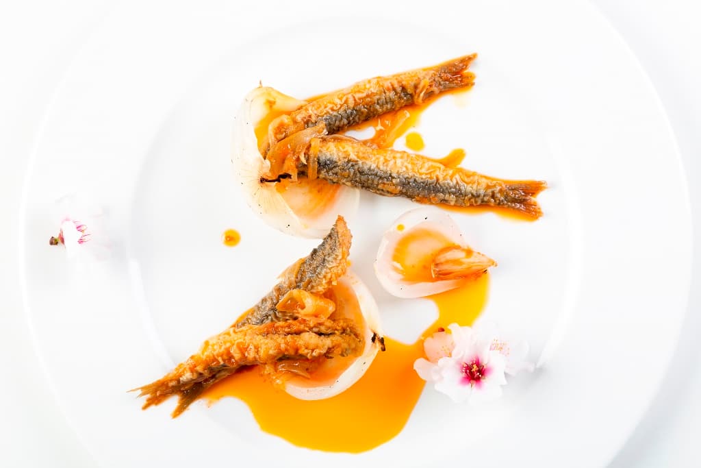 Pescado en escabache en las cocinas de Denia