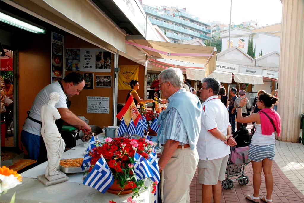 Hombre mayor en puesto de feria de Calpe