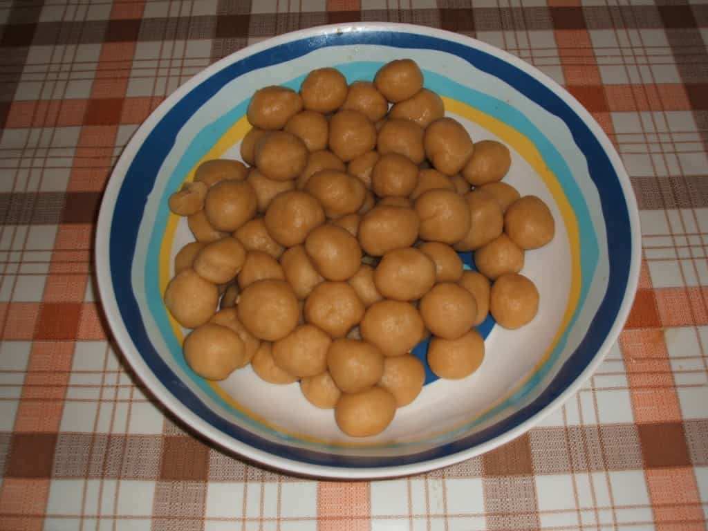 Bolas de masa hechas para dulces en Denia