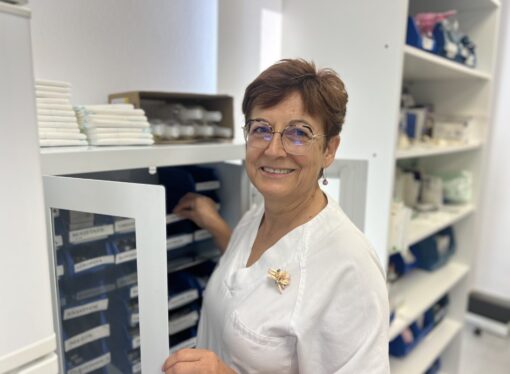 Se jubila Dolores Moral, el alma del Centro de Salud de Benissa tras 35 años cuidando de generaciones de vecinos