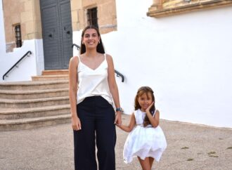 Una tarde con las nuevas reinas de las fiestas de Teulada, Aura Isabella Nieto y Clara Vara