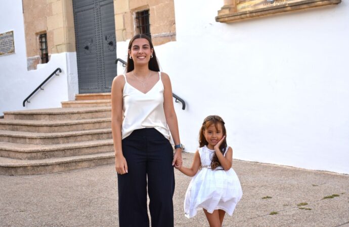 Una tarde con las nuevas reinas de las fiestas de Teulada, Aura Isabella Nieto y Clara Vara